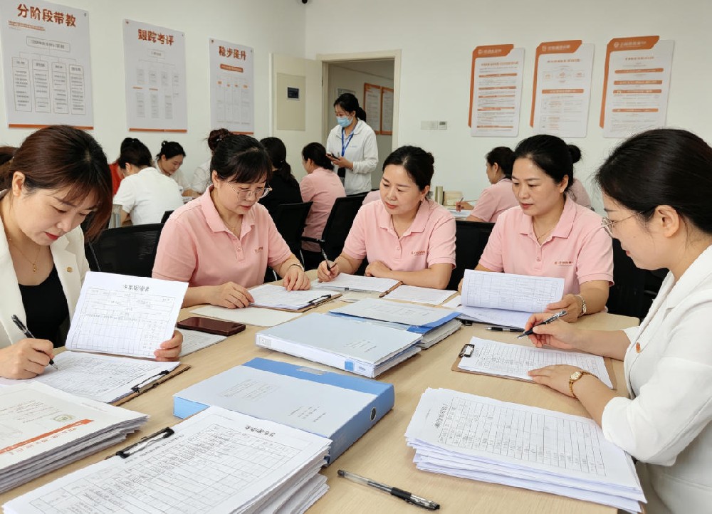 西安市未央区妇联家政服务中心家政标准化流程、服务规范实训教学实拍