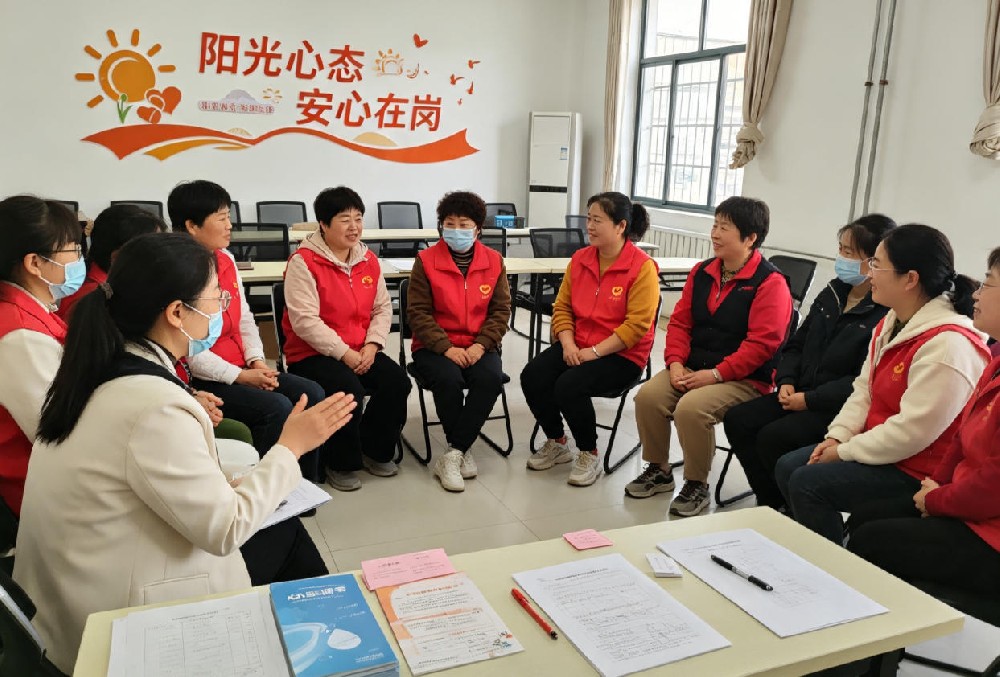 西安市未央区妇联家政服务中心开展家政人员压力疏导、情绪调节、职业心态辅导课堂实拍
